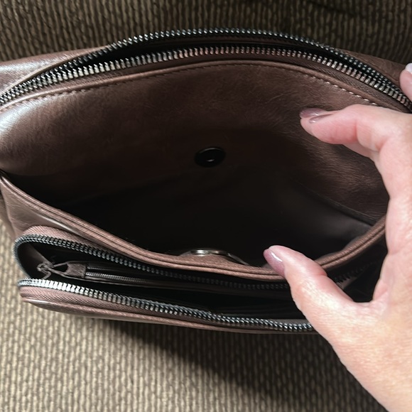 Like new purse. 👜 - Picture 3 of 5